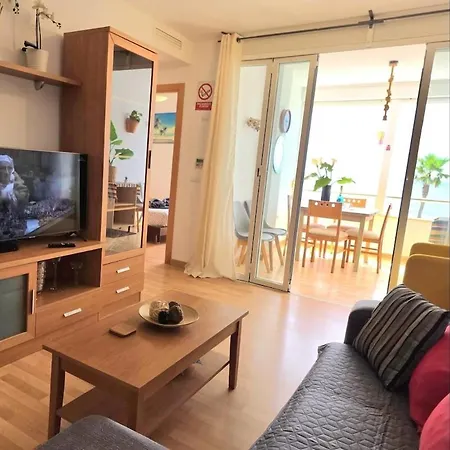 Wake Up To Panoramic Sea Views Beachfront On Promenade 2 Bed 1 Bath By Namasteelite Apartament *