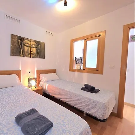 Wake Up To Panoramic Sea Views Beachfront On Promenade 2 Bed 1 Bath By Namasteelite