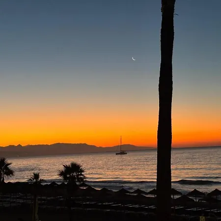 Wake Up To Panoramic Sea Views Beachfront On Promenade 2 Bed 1 Bath By Namasteelite Apartament *