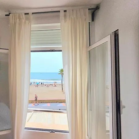 Apartament Wake Up To Panoramic Sea Views Beachfront On Promenade 2 Bed 1 Bath By Namasteelite Torremolinos