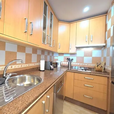 Wake Up To Panoramic Sea Views Beachfront On Promenade 2 Bed 1 Bath By Namasteelite Apartament